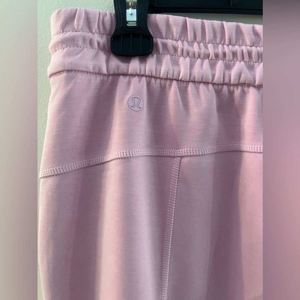 NWOT LULULEMON Softstreme High Rise Pants Size 10, Pink - Picture 3 of 6